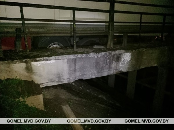 На Гомельщине обрушилось перекрытие моста На Гомельщине обрушилось перекрытие моста
