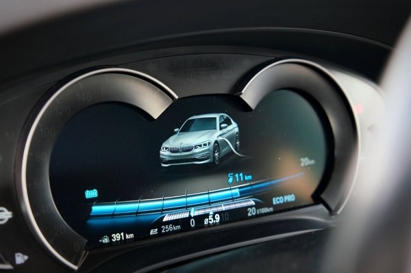 «За рулевую рейку — 850 евро, ступичный подшипник — $250». Белорус о владении BMW 530e (G30) и его обслуживании