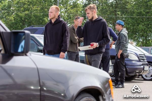 «Нет года выпуска, есть состояние». В Беларуси владельцы старых Mercedes собрались на большую встречу