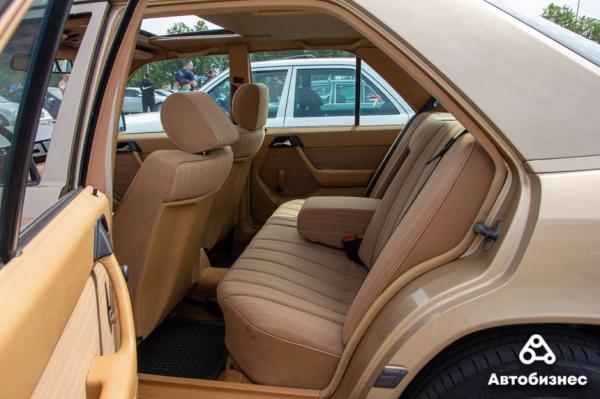 «Нет года выпуска, есть состояние». В Беларуси владельцы старых Mercedes собрались на большую встречу