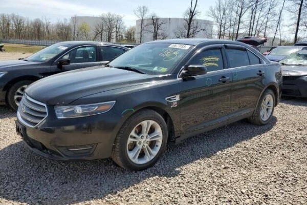 Тачка из США. Белорус купил сразу два битых Ford Taurus, чтоб сделать один. Узнали, сколько заплатил