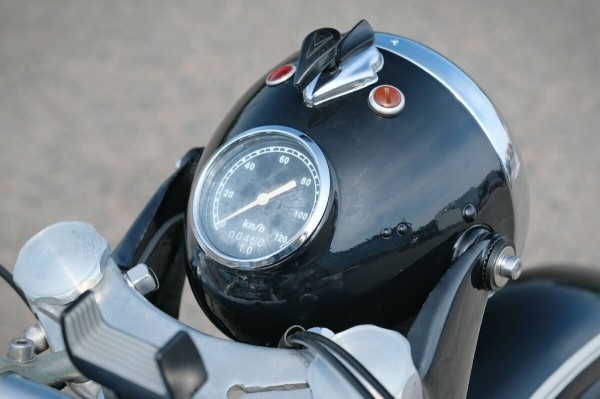 «Урал М-72», на который потратили $4 700. Белорус вдохнул жизнь в 68-летний советский байк «Урал М-72», на который потратили $4 700. Белорус вдохнул жизнь в 68-летний советский байк