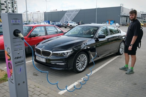 «За рулевую рейку — 850 евро, ступичный подшипник — $250». Белорус о владении BMW 530e (G30) и его обслуживании