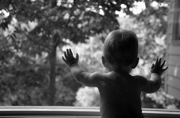 В Бресте 3-летний ребенок выпал из окна 9-го этажа В Бресте 3-летний ребенок выпал из окна 9-го этажа