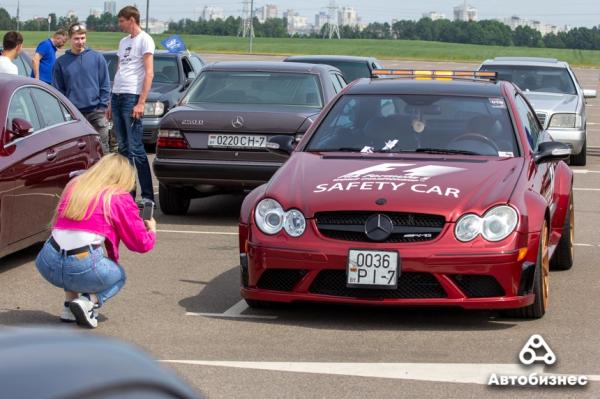 «Нет года выпуска, есть состояние». В Беларуси владельцы старых Mercedes собрались на большую встречу