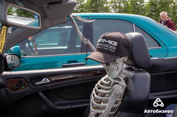 «Нет года выпуска, есть состояние». В Беларуси владельцы старых Mercedes собрались на большую встречу