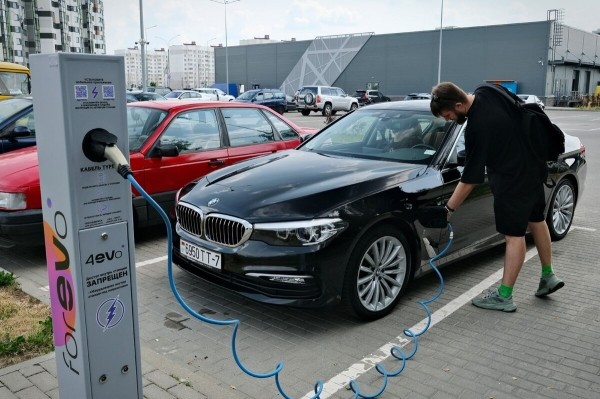 «За рулевую рейку — 850 евро, ступичный подшипник — $250». Белорус о владении BMW 530e (G30) и его обслуживании