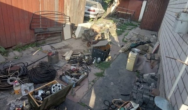 Белорус разбирал дома гранату и она взорвалась Белорус разбирал дома гранату и она взорвалась