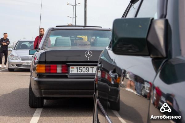 «Нет года выпуска, есть состояние». В Беларуси владельцы старых Mercedes собрались на большую встречу