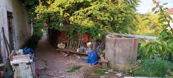 Белоруска упала в колодец. За ней прыгнул мужчина — обоих пришлось спасать МЧС Белоруска упала в колодец. За ней прыгнул мужчина — обоих пришлось спасать МЧС