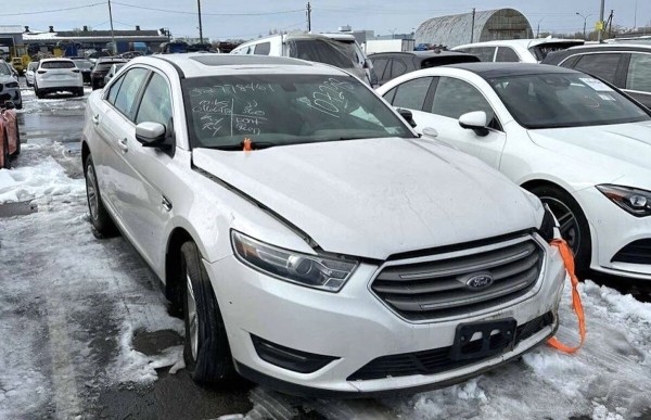 Тачка из США. Белорус купил сразу два битых Ford Taurus, чтоб сделать один. Узнали, сколько заплатил