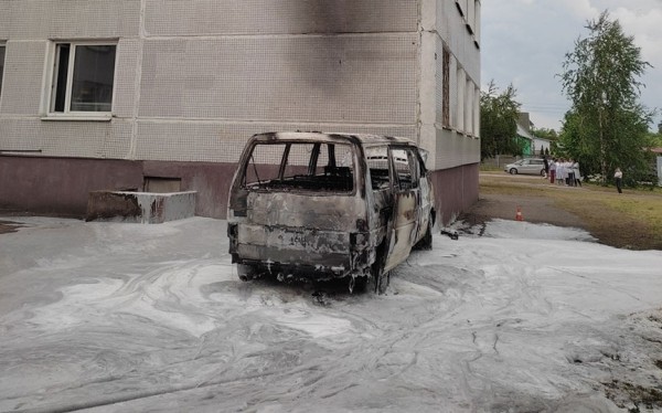 Микроавтобус загорелся в Барановичах
