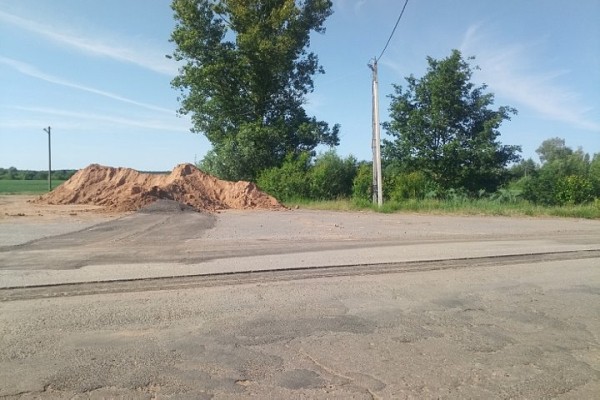 Асфальтируют дорогу из Клейников в Непли под Брестом