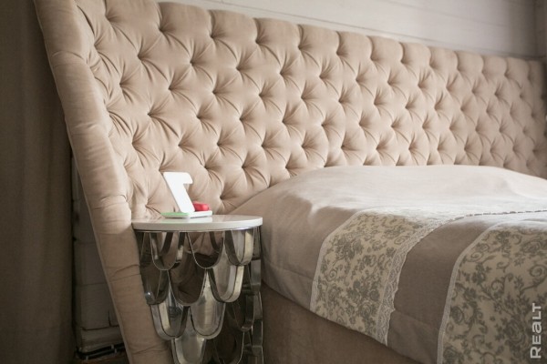 «Хочешь дешевле — сделай сам». Ландшафтный дизайнер показала свой стильный дом под Минском