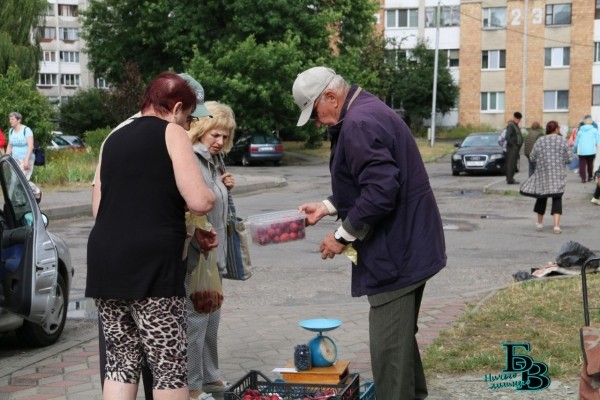 В Бресте прошёл рейд по местам несанкционированной торговли урожаем, выращенным на приусадебных участках