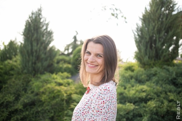 «Хочешь дешевле — сделай сам». Ландшафтный дизайнер показала свой стильный дом под Минском