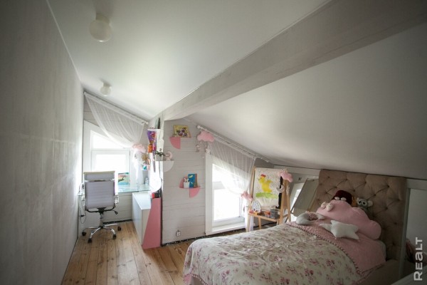 «Хочешь дешевле — сделай сам». Ландшафтный дизайнер показала свой стильный дом под Минском