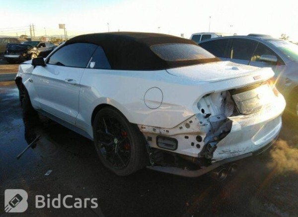 «Геометрия не пострадала, безопасность — целая». Белорус привёз из Америки 466-сильный Ford Mustang GT