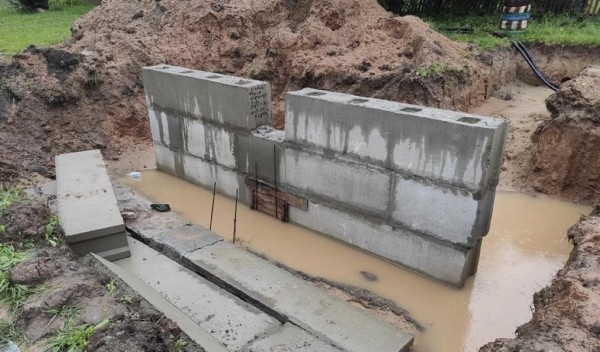 Электромонтера насмерть придавило бетонной плитой в Могилевском районе