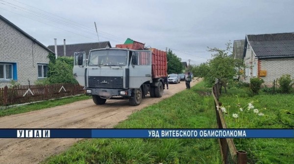 Мусоровоз насмерть сбил женщину в Витебской области