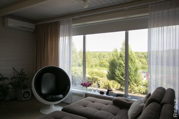 «Хочешь дешевле — сделай сам». Ландшафтный дизайнер показала свой стильный дом под Минском