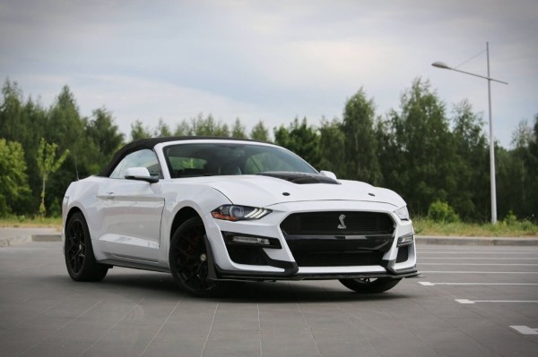 «Геометрия не пострадала, безопасность — целая». Белорус привёз из Америки 466-сильный Ford Mustang GT