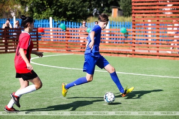 Заинтересовать спортом и найти таланты. Площадку для игры в мини-футбол открыли в Городище Барановичского района