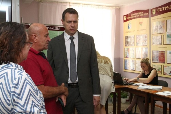 Ректор БрГУ Юрий Голубев оценил готовность общежитий студгородка