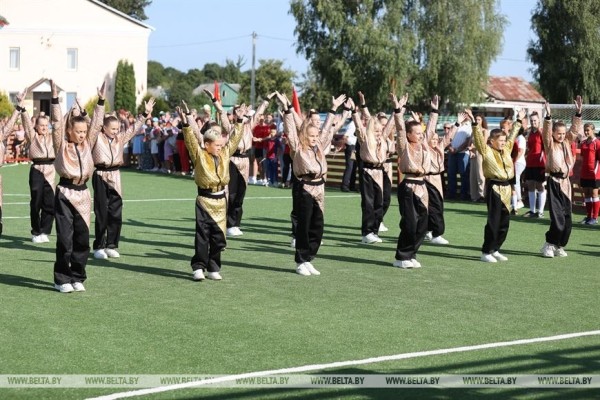 Заинтересовать спортом и найти таланты. Площадку для игры в мини-футбол открыли в Городище Барановичского района