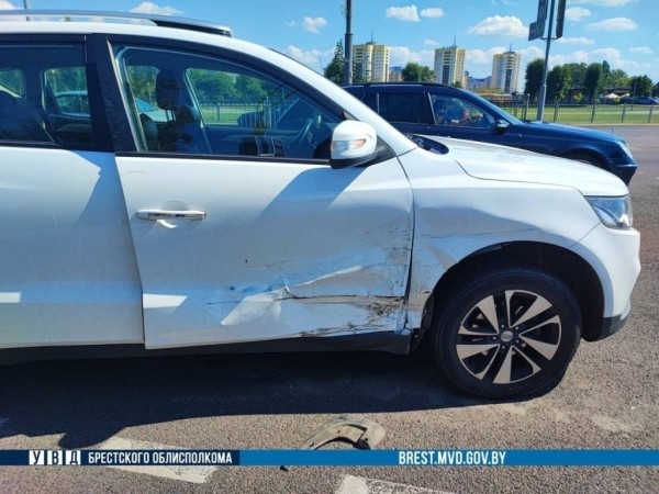 Geely и Nissan столкнулись в Бресте. Кто виноват? Geely и Nissan столкнулись в Бресте. Кто виноват?