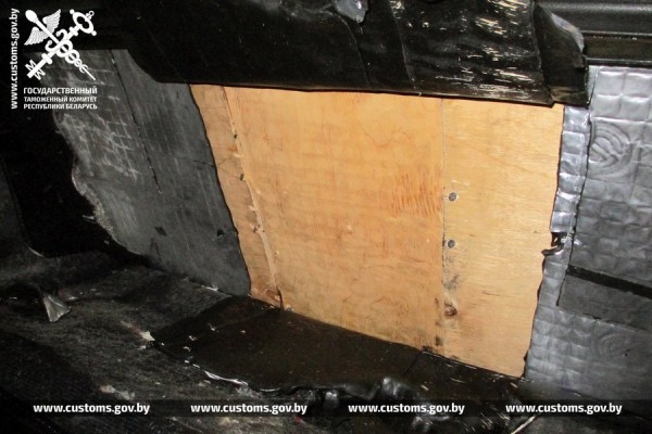 В Беларуси конфисковали раритетный Chevrolet Corvette В Беларуси конфисковали раритетный Chevrolet Corvette