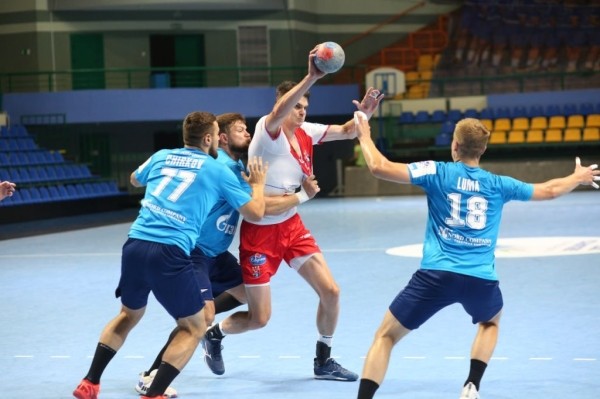 В домашнем спарринге гандболисты «Мешков Брест» уступили соперникам из Санкт-Петербурга