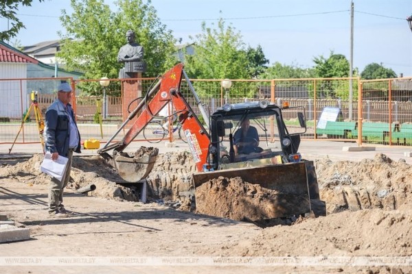 Обновленный фонтан, ремонт жилья и дорог: в Ганцевичах завершают подготовку к областным «Дажынкам» Обновленный фонтан, ремонт жилья и дорог: в Ганцевичах завершают подготовку к областным «Дажынкам»
