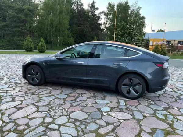 «Всё было зря». Мнение владельца Tesla Model 3