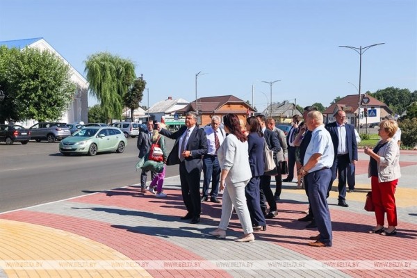 Обновленный фонтан, ремонт жилья и дорог: в Ганцевичах завершают подготовку к областным «Дажынкам» Обновленный фонтан, ремонт жилья и дорог: в Ганцевичах завершают подготовку к областным «Дажынкам»