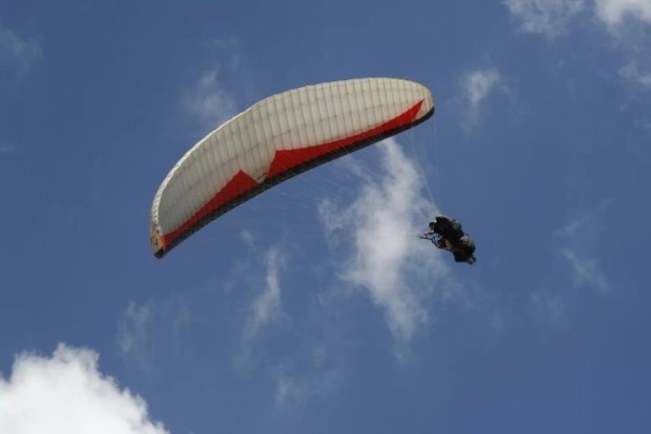 Белоруска погибла в Турции во время прыжка с парапланом – СМИ