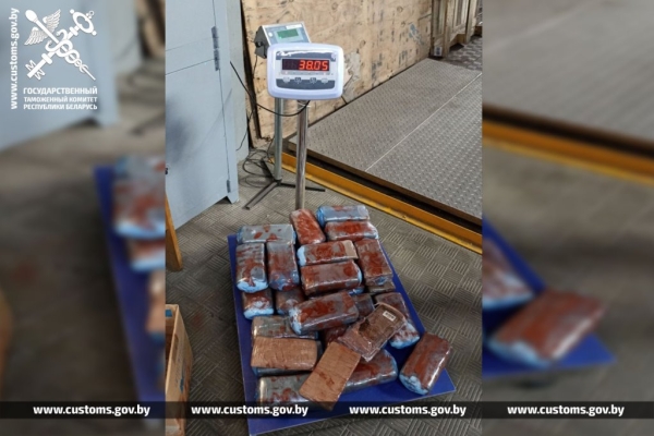 В баке легковушки, ехавшей из Литвы, спрятали более 38 килограммов гашиша В баке легковушки, ехавшей из Литвы, спрятали более 38 килограммов гашиша