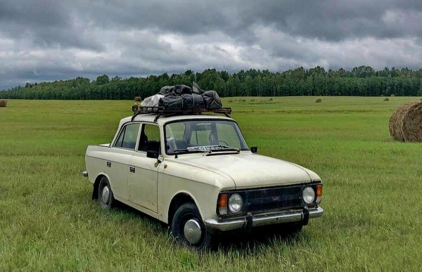 Завели «Москвич-412» и поехали! Белорусы рассказали, как преодолели 1 300 км на раритете и нигде не сломались