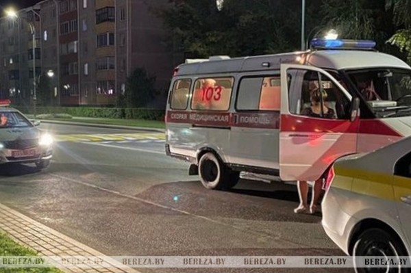 Водитель такси сбил девушку на переходе в Березе