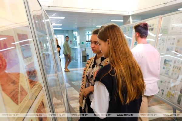 Коллекции из семи стран представлены в Бресте на филателистической выставке для детей и молодежи