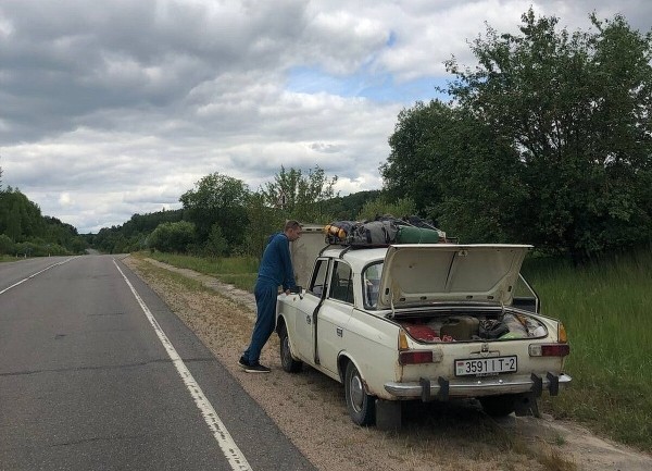 Завели «Москвич-412» и поехали! Белорусы рассказали, как преодолели 1 300 км на раритете и нигде не сломались