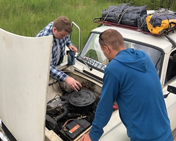 Завели «Москвич-412» и поехали! Белорусы рассказали, как преодолели 1 300 км на раритете и нигде не сломались