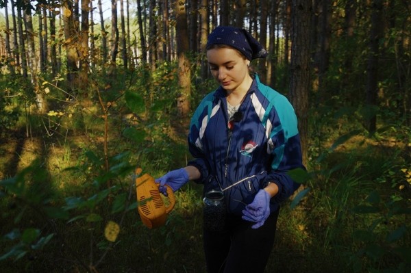 Заработала на чернике, чтобы купить iPhone 13 — девушка из Кобринского района рассказала, чем занимается и о чем мечтает Заработала на чернике, чтобы купить iPhone 13 — девушка из Кобринского района рассказала, чем занимается и о чем мечтает