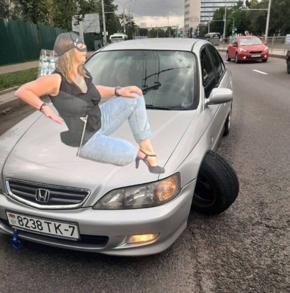 «Женщина-кошка» из Минска стала мемом. В автомобильных пабликах «пожар» «Женщина-кошка» из Минска стала мемом. В автомобильных пабликах «пожар»