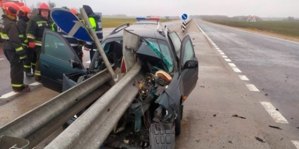 «Это не отбойник, это шампур»: что говорят белорусы о страшной аварии на трассе М6. Другие случаи и как решить проблему? «Это не отбойник, это шампур»: что говорят белорусы о страшной аварии на трассе М6. Другие случаи и как решить проблему?