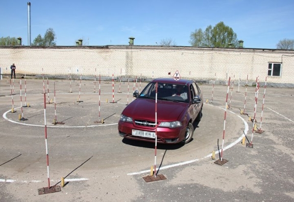 В Беларуси планируют включить в школьную программу обучение вождению