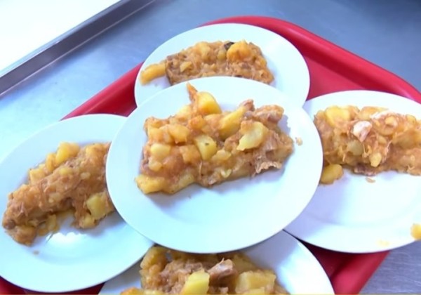 Недовес и нарушение условий хранения: КГК проверил питание в школах