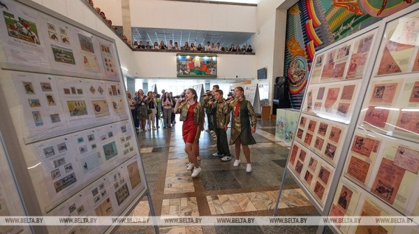 Коллекции из семи стран представлены в Бресте на филателистической выставке для детей и молодежи