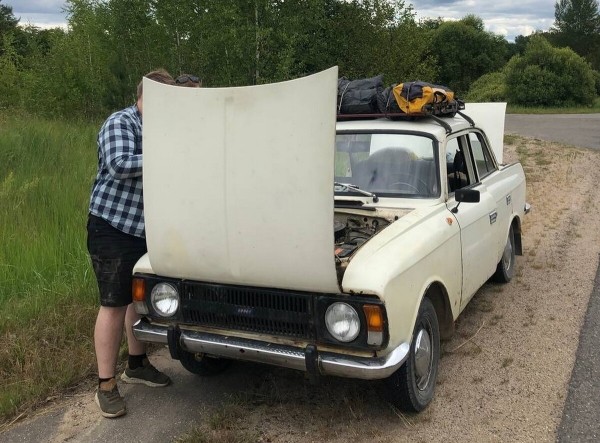 Завели «Москвич-412» и поехали! Белорусы рассказали, как преодолели 1 300 км на раритете и нигде не сломались