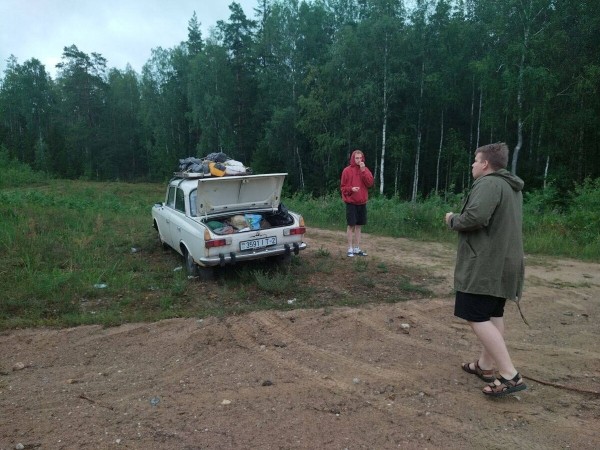 Завели «Москвич-412» и поехали! Белорусы рассказали, как преодолели 1 300 км на раритете и нигде не сломались